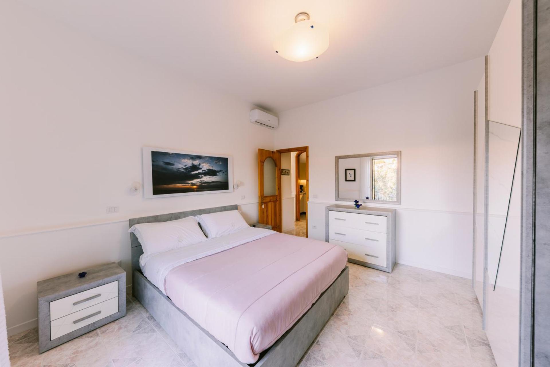 Infinity Experience Casa Vacanza Incantevole Con Terrazzo Scala Exterior photo
